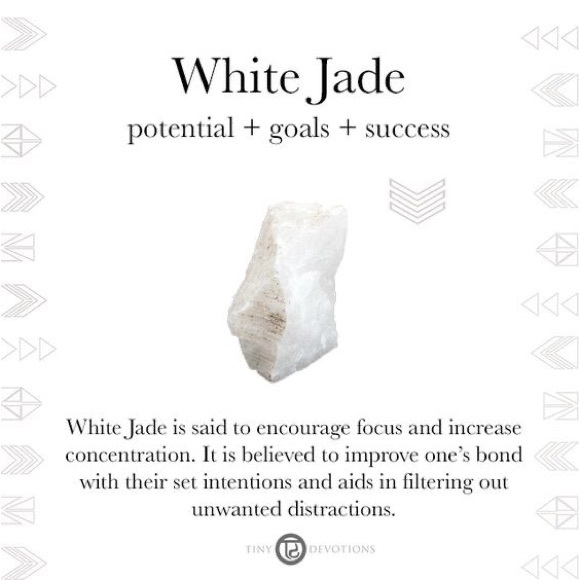 Handmade Jade Healing Crystal Necklace - Picture 3 of 6